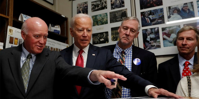 Democratic presidential candidate Joe Biden files his declaration of candidacy papers with New Hampshire Secretary of State Bill Gardner to appear on the 2020 New Hampshire presidential primary election ballot at the State House in Concord, New Hampshire, on November 8, 2019. REUTERS/Mike Segar - RC277D93L93A