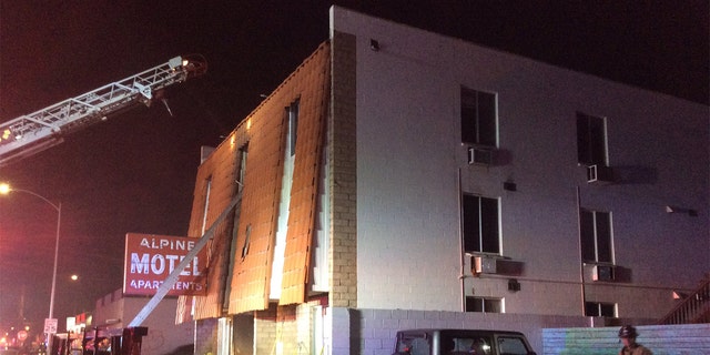 Las Vegas apartment complex fire kills at least 6, injures 13