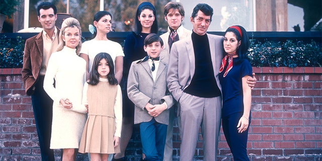 Entertainer Dean Martin with his wife Jeanne and children (Gail, Craig, Claudia, Deana, Gina, Ricci and Dean Paul) pose for a family portrait in 1966 in Los Angeles, California.