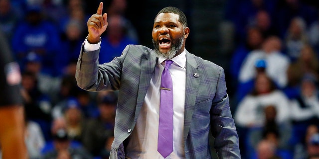 Westlake Legal Group Walter-McCarty-AP Evansville places men's basketball coach Walter McCarty on leave weeks after historic upset Ryan Gaydos fox-news/sports/ncaa-bk fox-news/sports/ncaa fox news fnc/sports fnc b8343de0-cec5-559b-bf3f-00df1c6b793f article