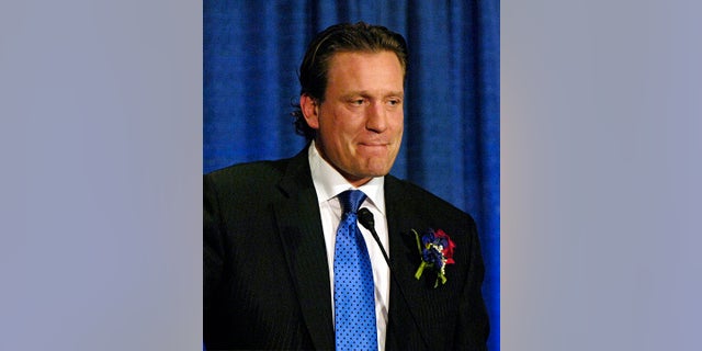 Former NHL player Jeremy Roenick speaking during his induction to the U.S. Hockey Hall of Fame in 2010. (AP Photo/Don Heupel, File)