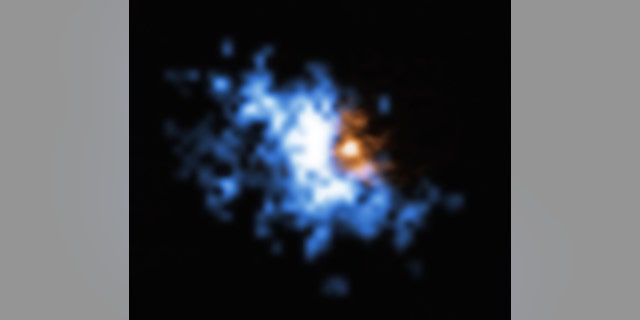 This image shows one of the gas halos newly observed with the MUSE instrument on ESO’s Very Large Telescope superimposed to an older image of a galaxy merger obtained with ALMA. The large-scale halo of hydrogen gas is shown in blue, while the ALMA data is shown in orange. (Credit: ESO/Farina et al.; ALMA (ESO/NAOJ/NRAO), Decarli et al.)