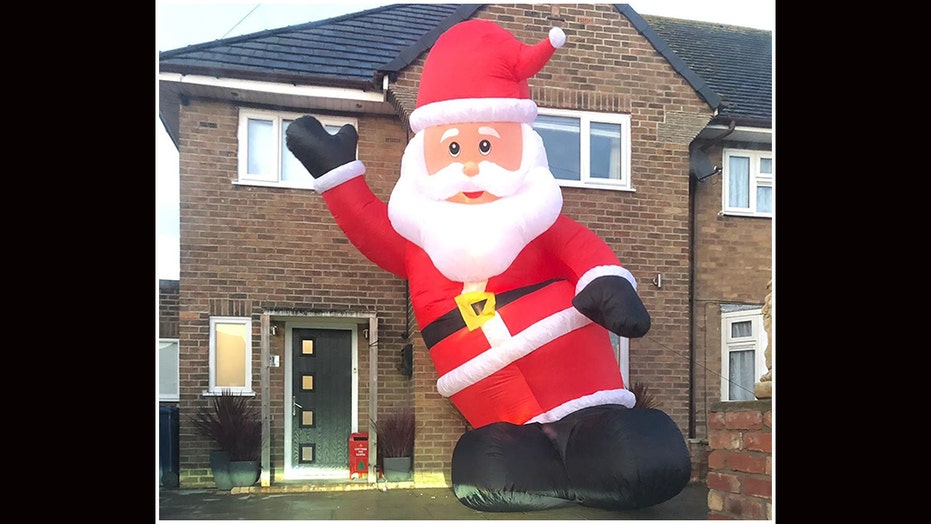 Dad Orders Wrong Inflatable Santa Watches It Inflate To The Size Dad Orders Wrong Inflatable Santa
