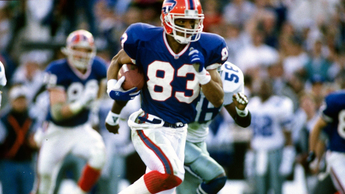 Andre Reed #83 of the Buffalo Bills runs with the ball after a catch against the Dallas Cowboys during Super Bowl XXVII at the Georgia Dome January 30, 1994 in Atlanta, Georgia. The Cowboys won the Super Bowl 30-13. (Photo by Focus on Sport/Getty Images)
