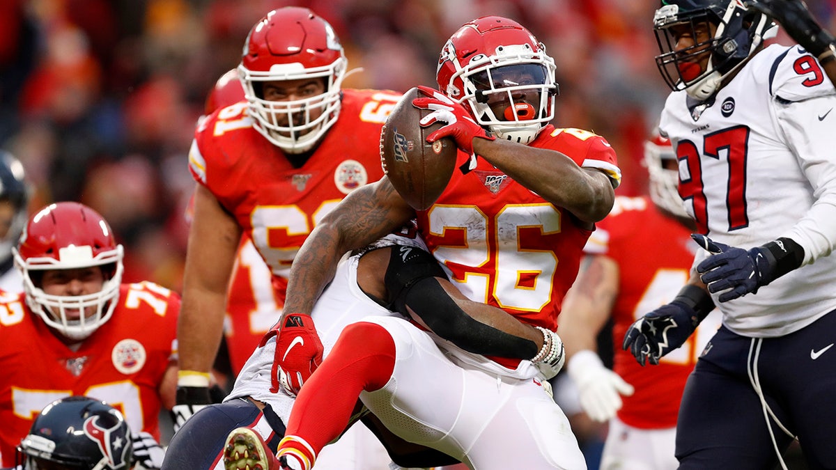 Damien Williams helped the Chiefs secure a first-round bye in the playoffs. (AP Photo/Jeff Roberson)