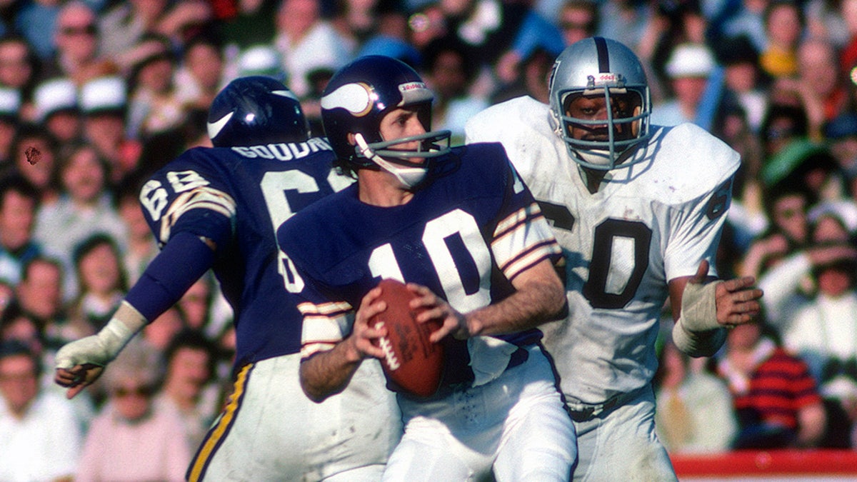 Fran Tarkenton couldn't get Minnesota passed Oakland in Super Bowl XI. (Photo by Focus on Sport/Getty Images)