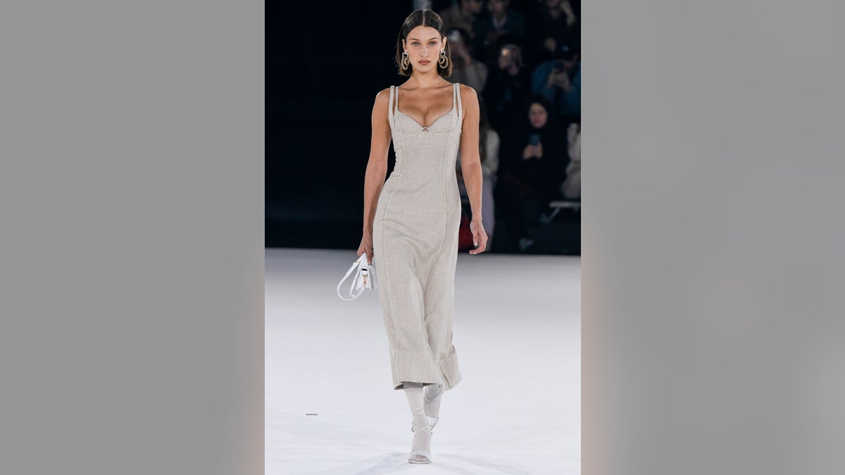 Bella Hadid & Gigi's Runways Together: Fashion Month Spring '19 –  Mindarie-wa News