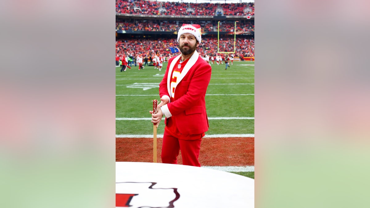 Paul Rudd prepares to hit the ceremonial war drum at Arrowhead Stadium before the game between the Cleveland Browns and the Kansas City Chiefs on December 27, 2015 in Kansas City, Missouri.