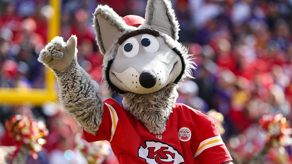 Kansas City Chiefs mascot bangs his head in frustration after