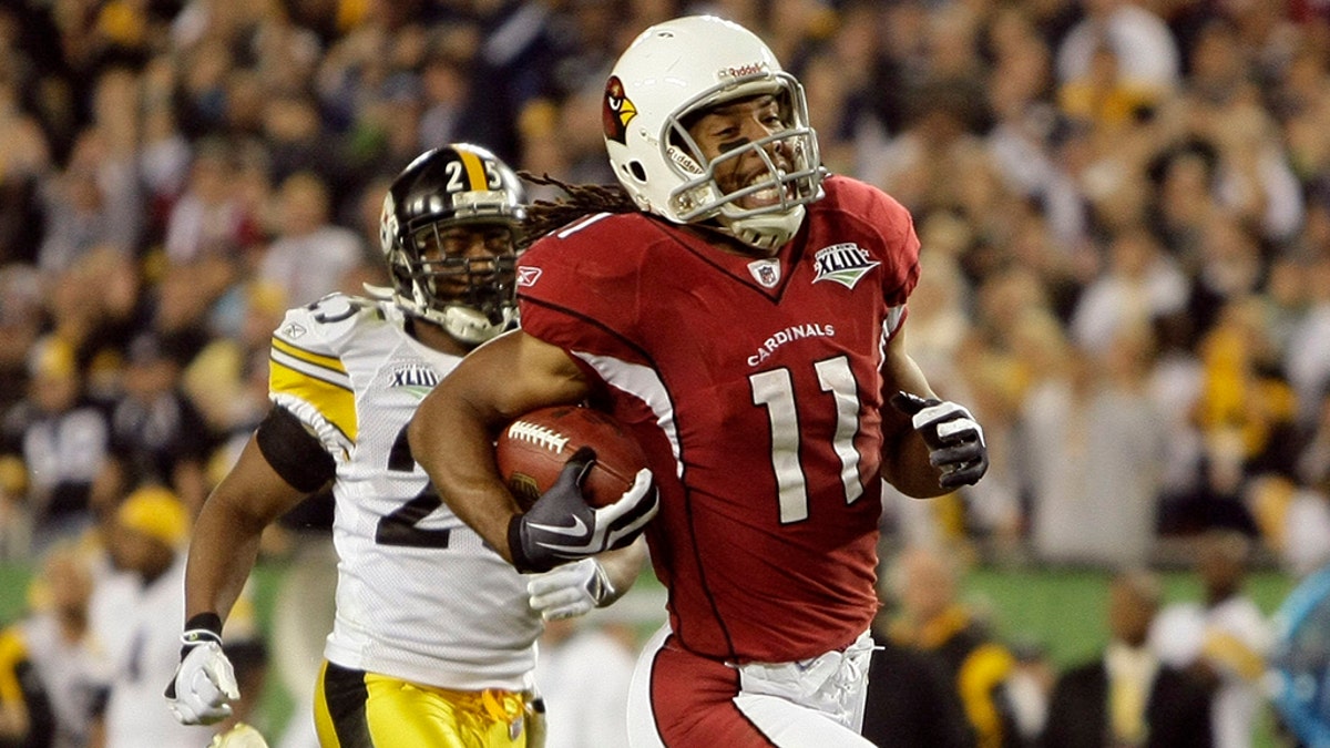 Cardinals Larry Fitzgerald runs in for a touchdown in the fourth quarter as the Pittsburgh Steelers face the Arizona Cardinals in Super Bowl XLIII at Raymond James Stadium in Tampa, Florida, Sunday, February 1, 2009. (Photo by Mark Cornelison/Lexington Herald-Leader/Tribune News Service via Getty Images)