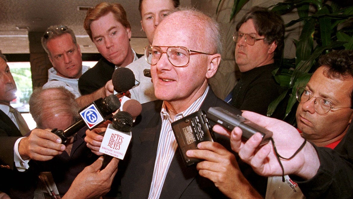 Kansas City Chiefs owner and Hall of Famer Lamar Hunt is surrounded by reporters during the 1999 NFL Annual Meeting. (MIKE FIALA/AFP via Getty Images)