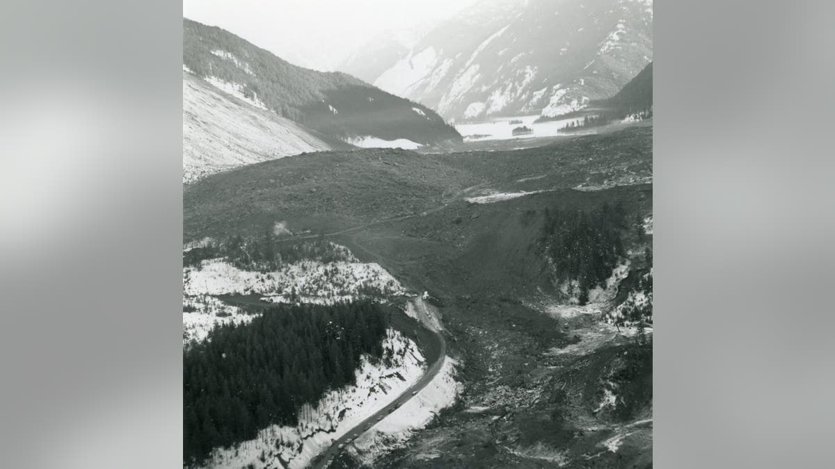 This image shows the vast Hope Slide debris field. A line of cars parked along BC Highway 3 can be seen on the western side of the slide site. (British Columbia Ministry of Transportation and Infrastructure)
