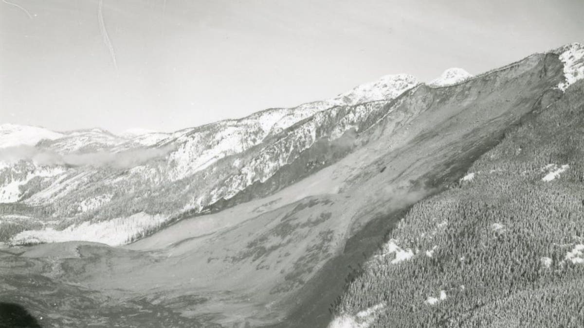An aerial view of the landslide looking westward. (British Columbia Ministry of Transportation and Infrastructure)