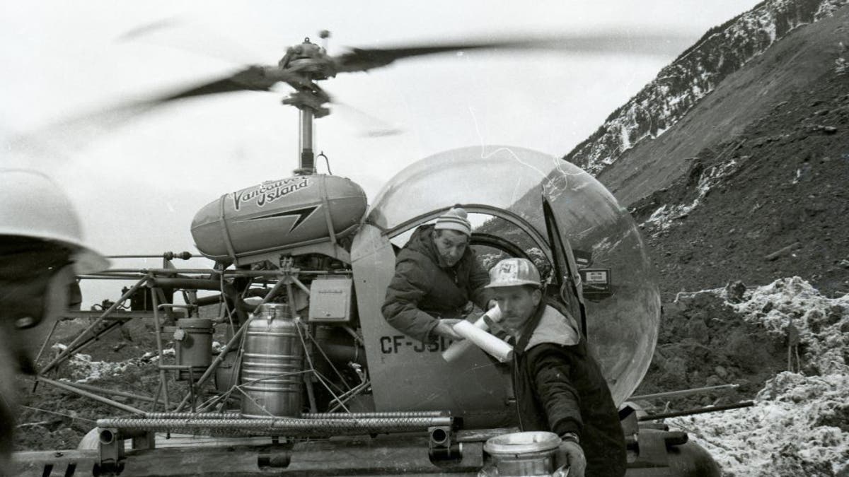Helicopter pilots delivered supplies and materials to the debris field. (British Columbia Ministry of Transportation and Infrastructure)