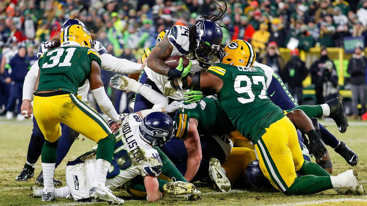 Seattle Seahawks' Marshawn Lynch runs for a touchdown during the second half of an NFL divisional playoff football game against the Green Bay Packers Sunday. (AP Photo/Matt Ludtke)