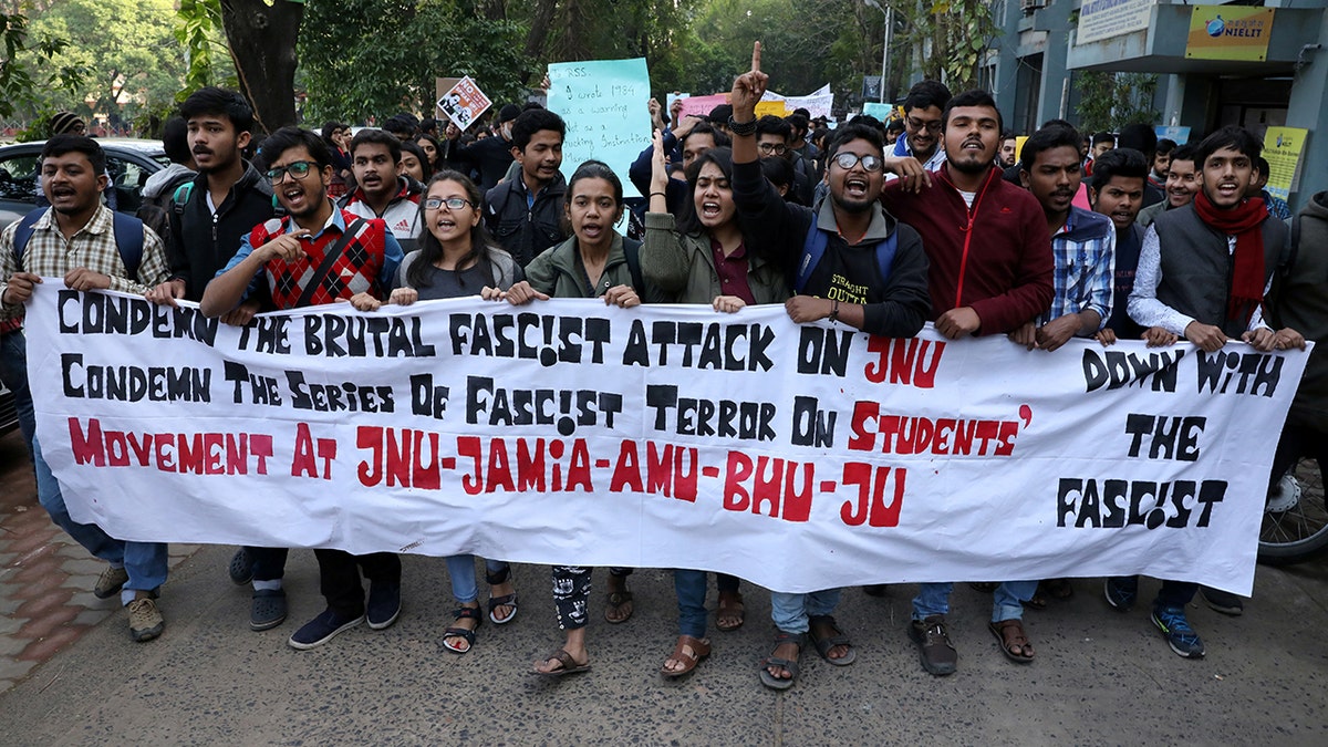 Demonstrators shout slogans during a protest against the attacks on the students of New Delhi's Jawaharlal Nehru University (JNU) on Sunday, in Kolkata, India, January 6, 2020. REUTERS/Rupak De Chowdhuri - RC2CAE96VT8K