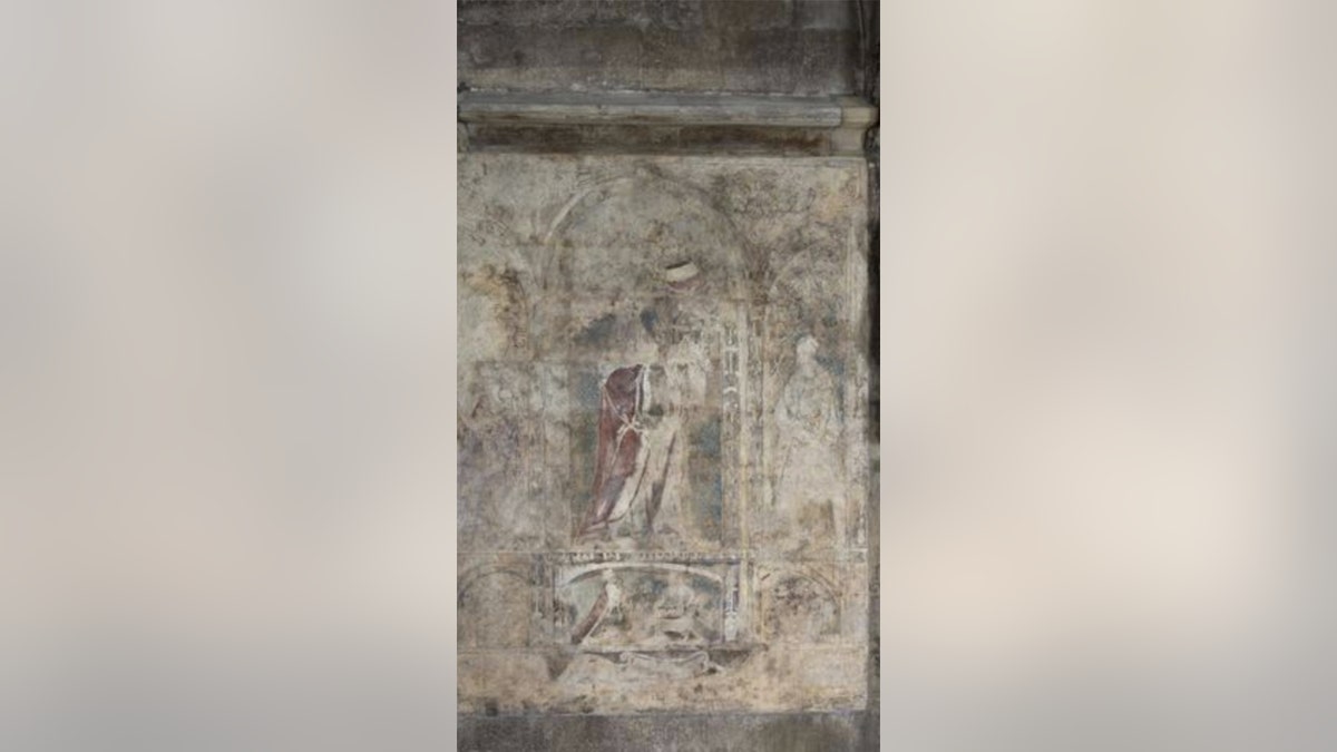 Depictions of Saints Catherine (left) and Margaret (right) in the painting. (BDA/BDA Irene Dworak)
