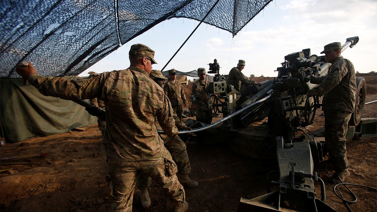U.S. soldiers from the 2nd Brigade, 82nd Airborne Division clean the barrel of artillery at a military base north of Mosul, Iraq, Feb. 14, 2017. Picture taken February 14, 2017. REUTERS/Khalid al Mousily