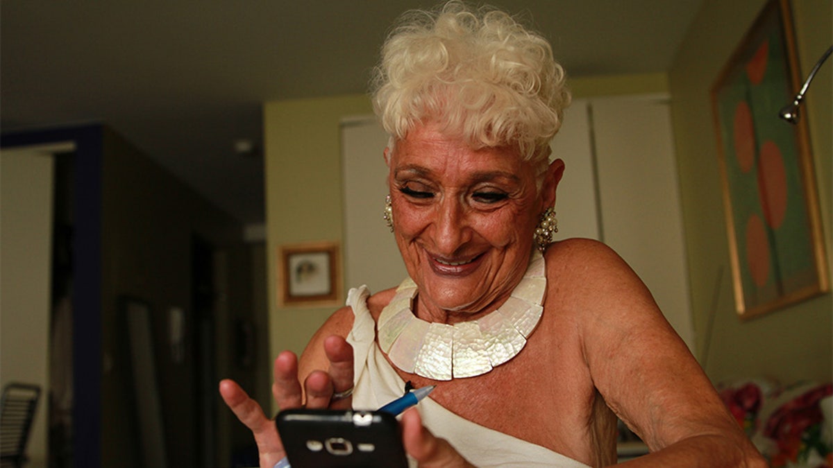 ‘tinder Granny Explains Why Shes Quitting Dating App For Love In Doc ‘im Really Out There 