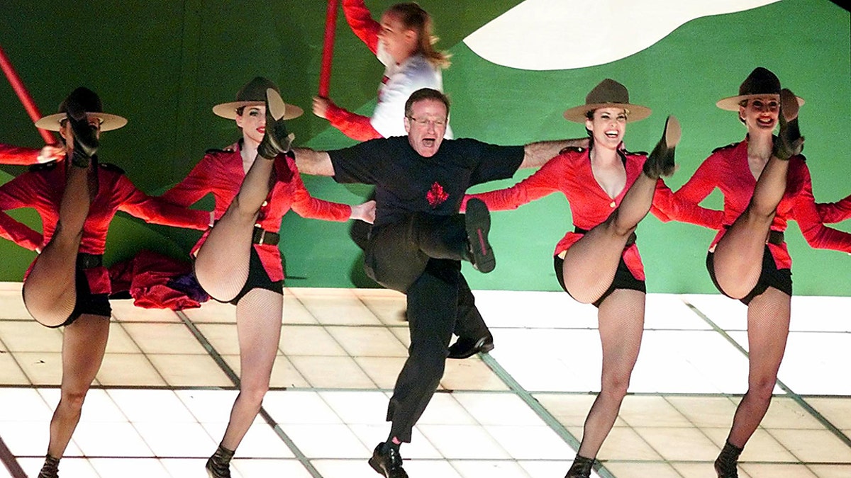 Robin Williams performs the song "Blame Canada", a song nominated for Best Original Song, during the 72nd Academy Awards 26 March 2000 at the Shrine Auditorium in Los Angeles.