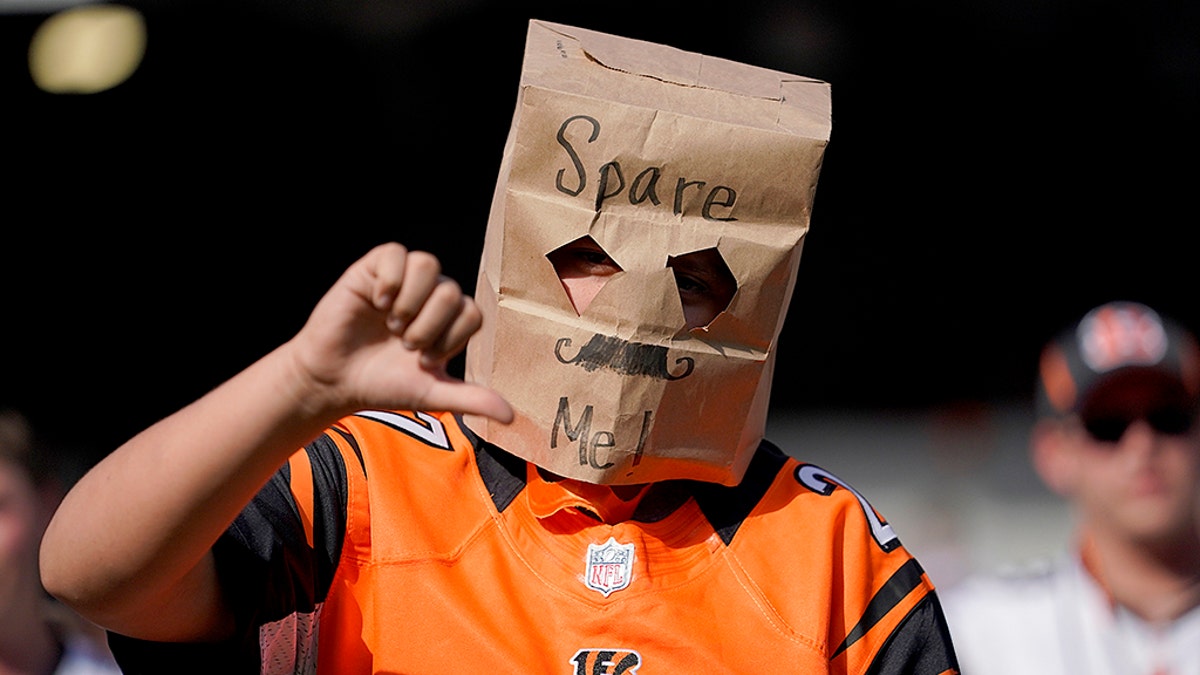 Fans at Bengals-Browns game in Cleveland signed health promise