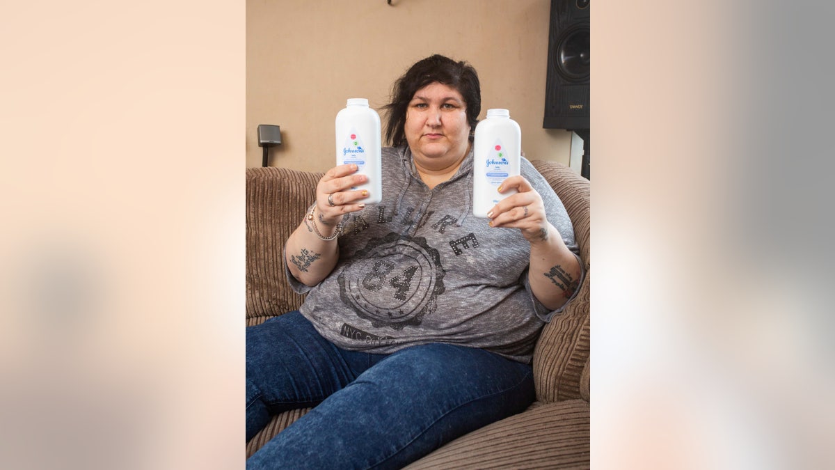 Anderson said the longest she has gone without the powder was two days, and that she eats mints in public to attempt to satisfy her cravings.