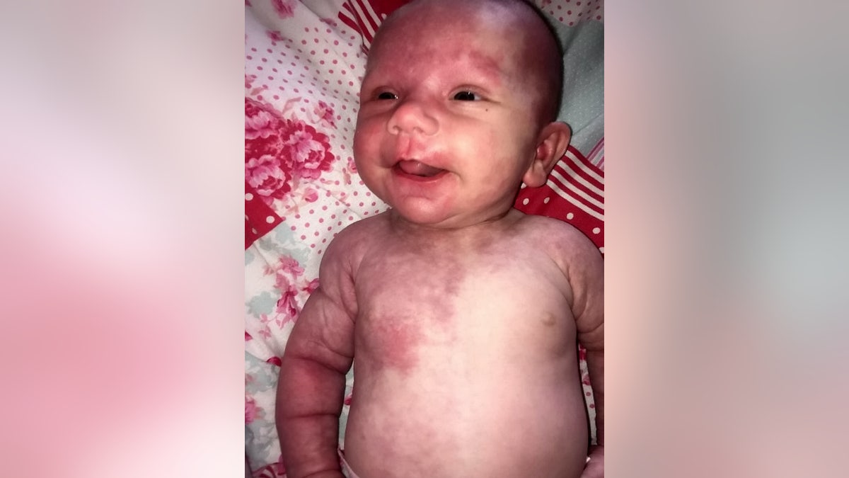 Lacey-Dee Barrett, aged 3 weeks. (SWNS)