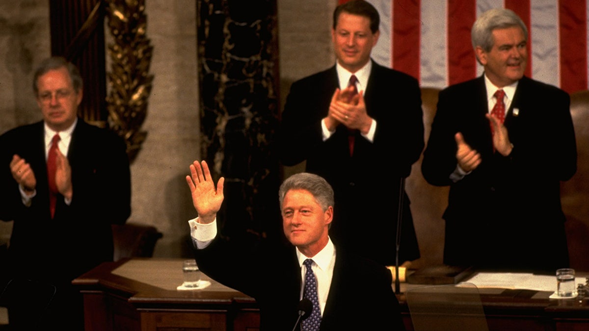 Bill Clinton waving, on the floor of House of Representatives, to deliver the State of Union address.