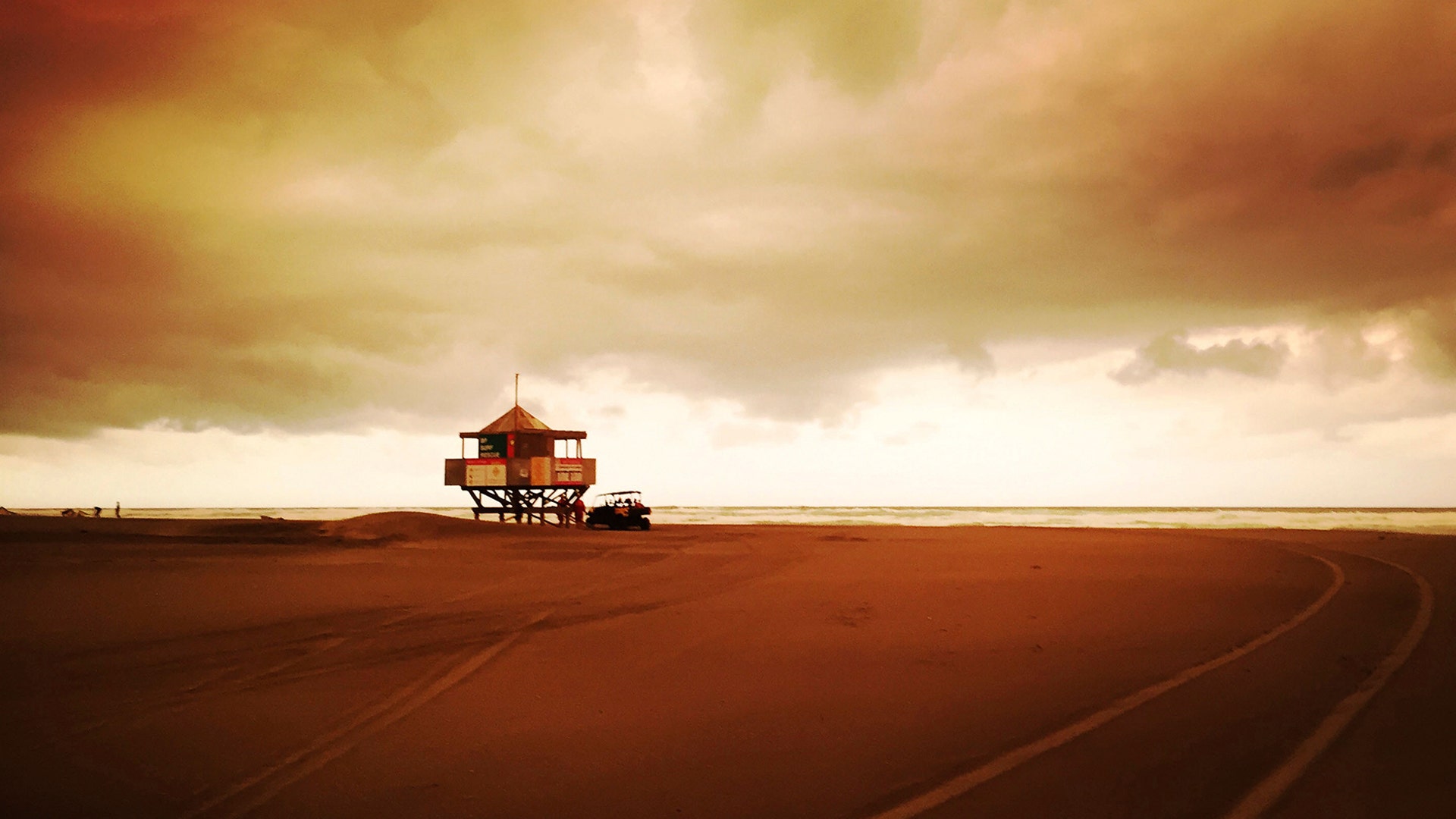 The sky above Bethells Beach on the west coast near Auckland turns orange as smoke from the Australia wildfires arrives in New Zealand, Jan. 5, 2020.