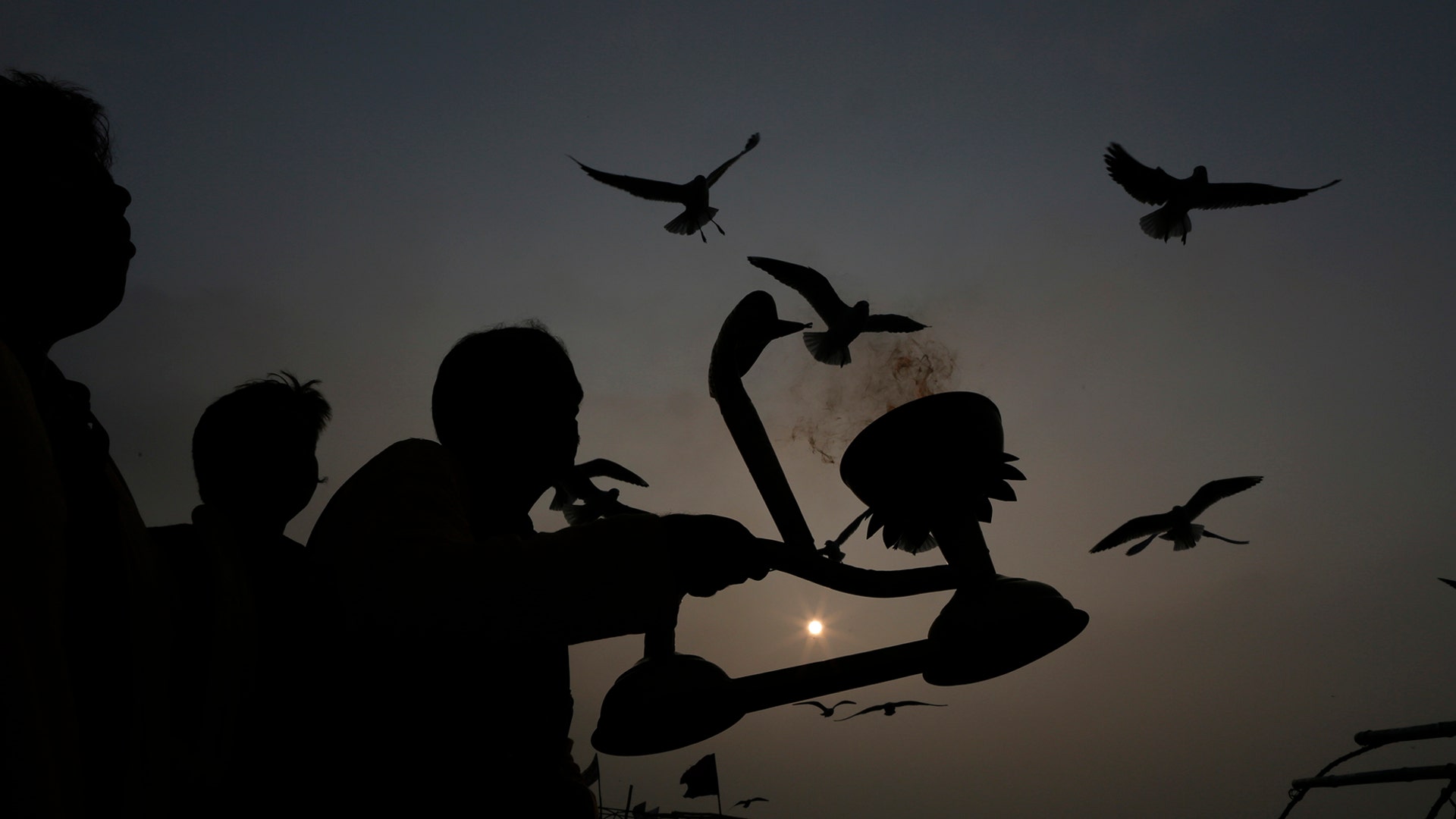 A Hindu priest performs rituals at the Sangam, the confluence of rivers Ganges and Yamuna, on Basant Panchami day at the annual traditional fair of Magh Mela Prayagraj, India, Jan. 30, 2020. 