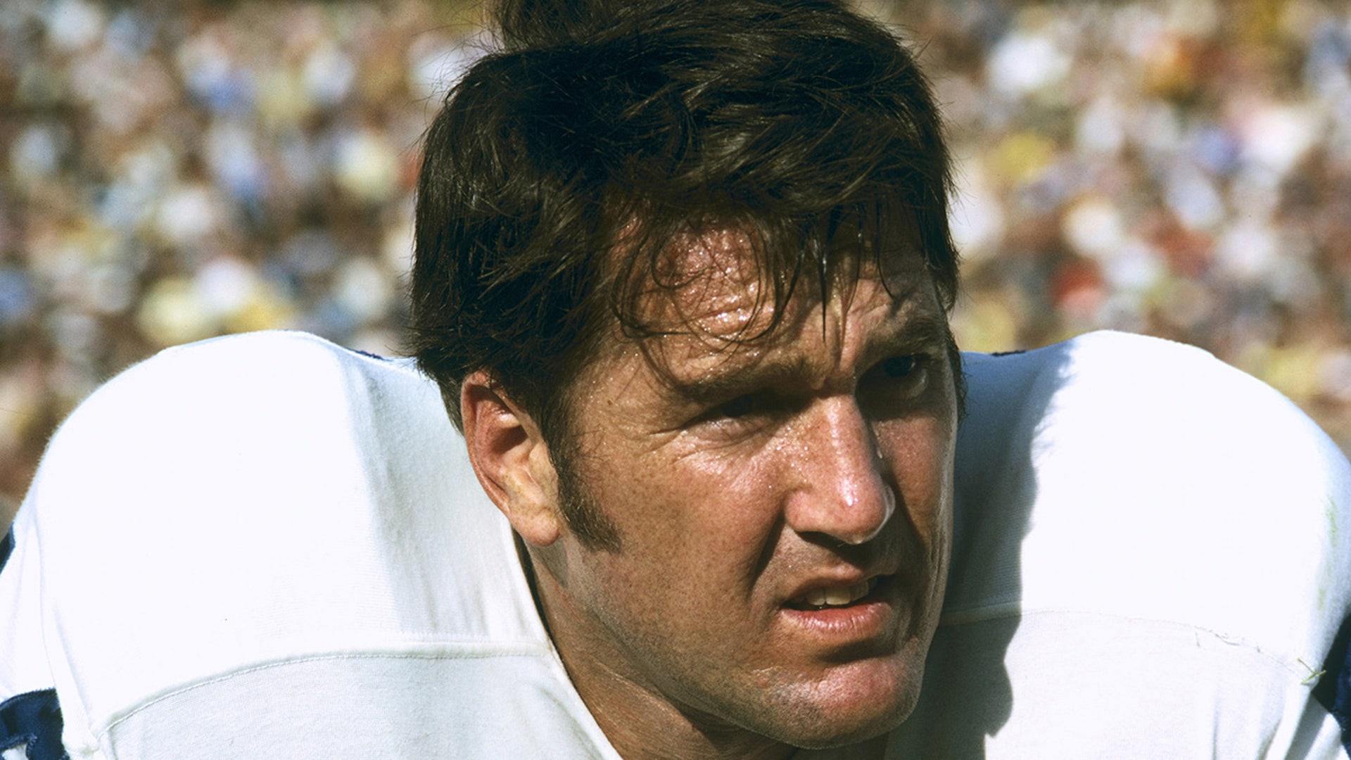Dallas Cowboys linebacker Chuck Howley rests on the sideline during a 34-27 win over the San Diego Chargers on Nov. 5, 1972 at San Diego Stadium.