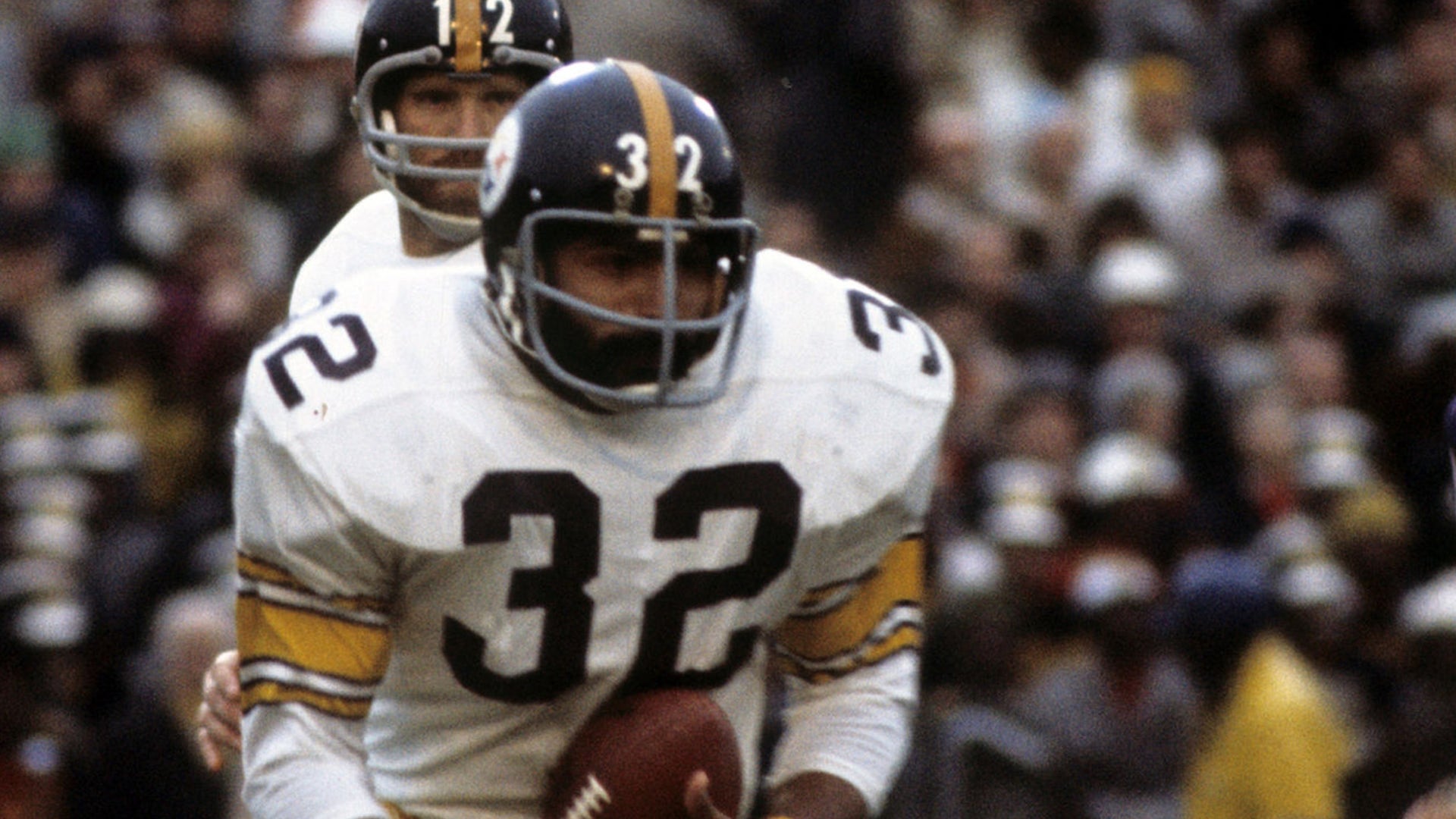 Franco Harris’ first-quarter score gave the Pittsburgh Steelers an early nine-point lead. Harris put up 158 rushing yards on 32 carries with the touchdown. He helped the Steelers to a 16-6 victory in Super Bowl IX over the Minnesota Vikings. At the time, Harris had the record for the most rushing yards in a Super Bowl. But not for long.