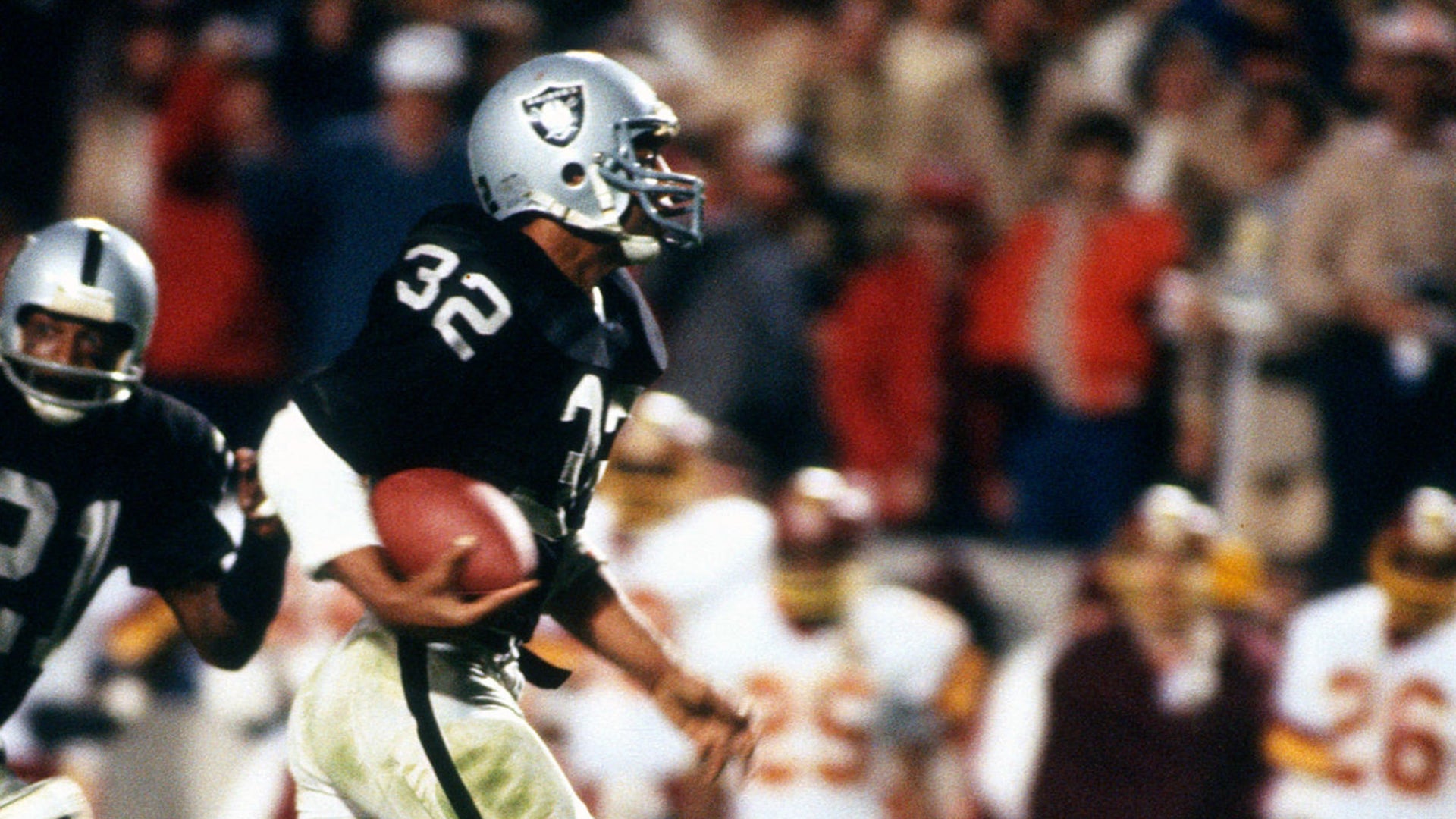 The following year, Los Angeles Raiders running back Marcus Allen broke Riggins’ record. Allen and the Raiders defeated the Washington Redskins in Super Bowl XVIII, 38-9. Allen had 191 rushing yards on 20 carries with two touchdowns. He had a 5-yard rushing touchdown and a 74-yard rushing touchdown in the third quarter. The 74-yard rush was the longest in Super Bowl history until Pittsburgh Steelers running back Willie Parker broke it in Super Bowl XL.