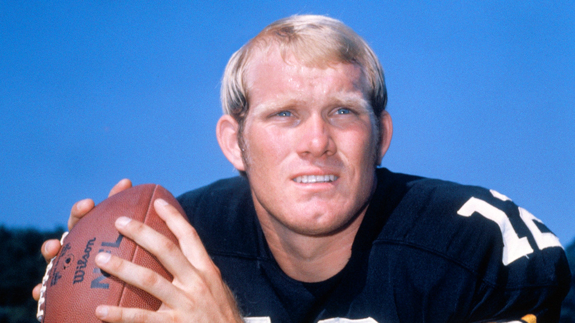 Pittsburgh Steelers quarterback Terry Bradshaw won the Super Bowl MVP with 318 passing yards and four touchdown passes. He had eclipsed Bart Starr’s passing yards record in the first half when he finished with 253.