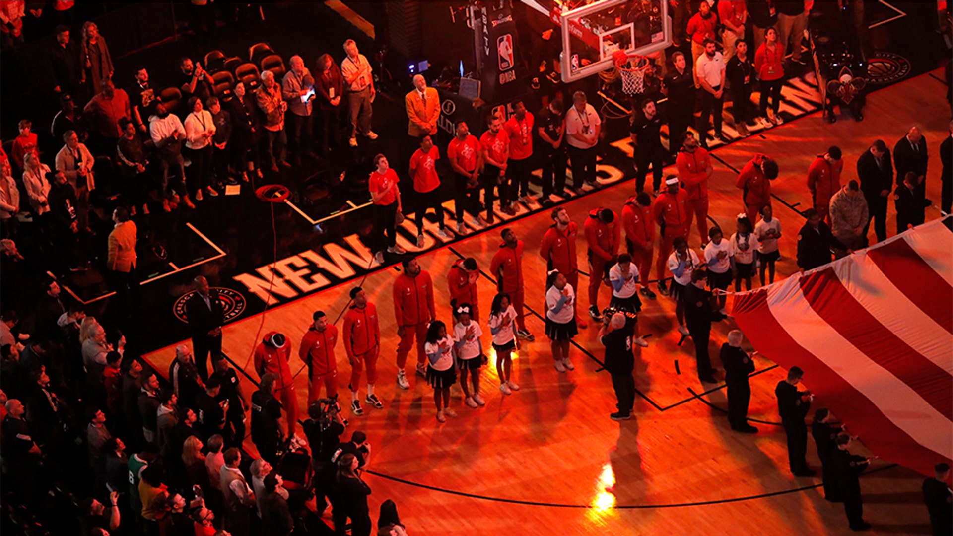 The New Orleans Pelicans pause for a moment of silence for Bryant