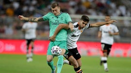 Real Madrid's Toni Kroos puts remarkable corner-kick shot in the net during Super Cup match vs. Valencia