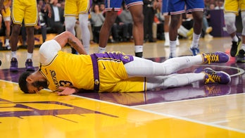 Lakers' Anthony Davis to travel after negative MRI from fall