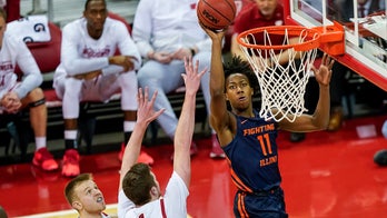 Illini snaps 15-game losing streak to Badgers