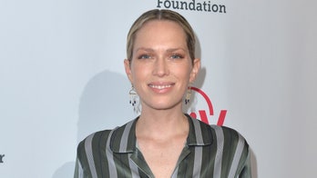 Erin Foster marries Simon Tikhman in New Year's Eve wedding: report