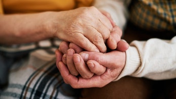 Ohio couple dies of natural causes within hours of each other, 'literally held hands' until the end
