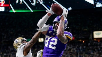Vikings' Kyle Rudolph says he gave media member gloves for charity, items appeared on eBay instead