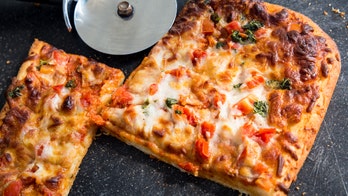 Pizza cut in squares sparks regional debate between Midwesterners and East Coasters