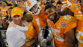 Tennessee scores twice late to stun Indiana 23-22 in Gator