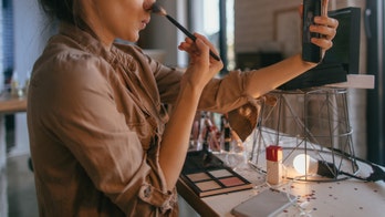 Instagram beauty influencer slammed for 'blackface' photos: 'I am disgusted'