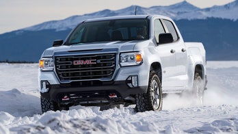 2021 GMC Canyon pickup debuts with new face