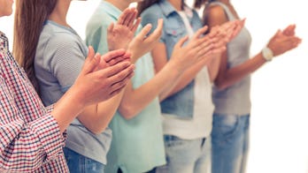 6-year-old cancer survivor gets standing ovation from classmates, teachers