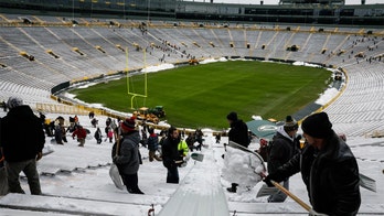Green Bay Packers ask 700 fans to help shovel snow ahead of Seattle Seahawks game
