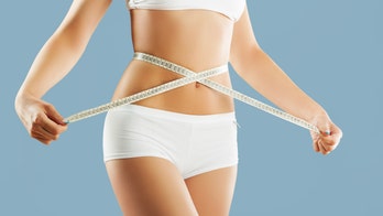 Woman celebrates 50-pound weight loss with pics at hotel where she felt her 'lowest,' goes viral