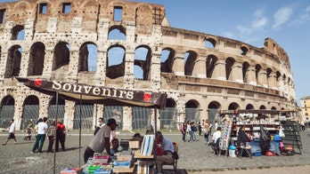 Rome bans souvenir stands from Pantheon, Colosseum, other historic sites