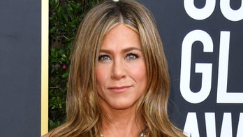 Golden Globe Awards: Jennifer Aniston wows in strapless black gown